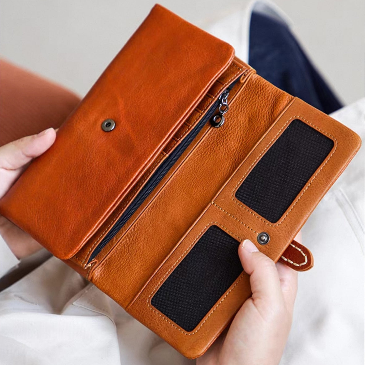 AmberFold – Cartera triple de piel de vaca hecha a mano